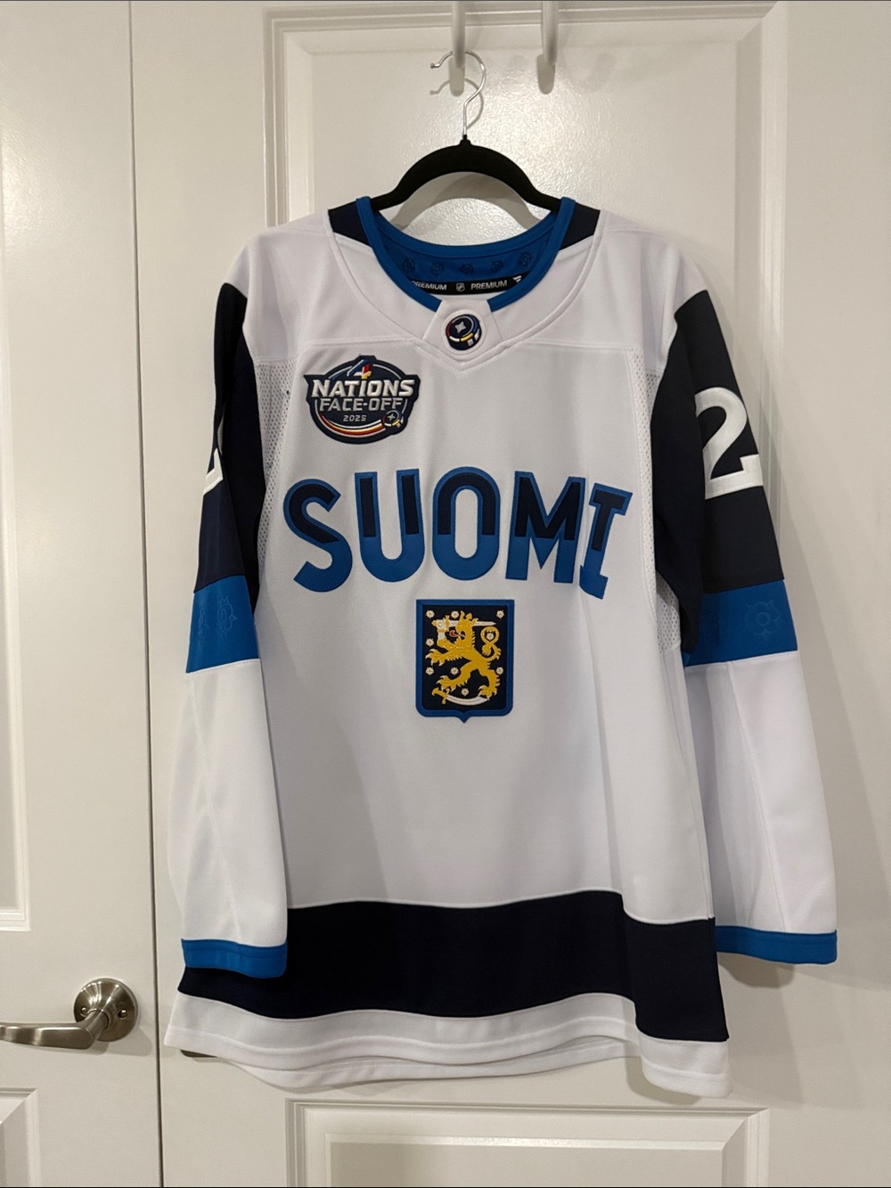 SUOMI Four Nations Roope Hintz #24 size 46 hockey jersey